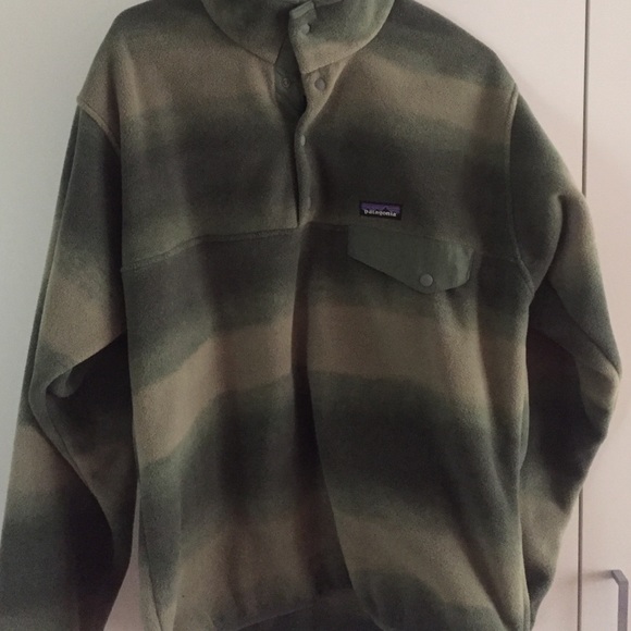 Green pullover snap T