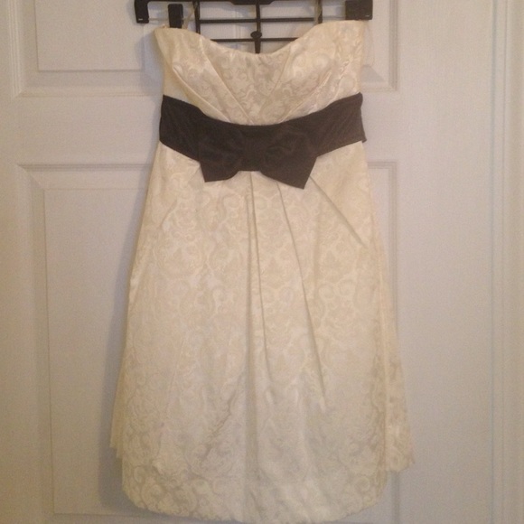 Strapless formal dress