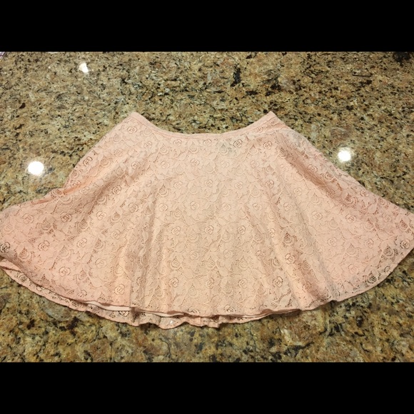 High waisted, Lacey and flowy mini