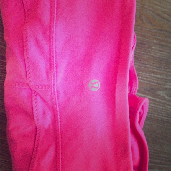 Hot pink Lulu lemon Capri pants