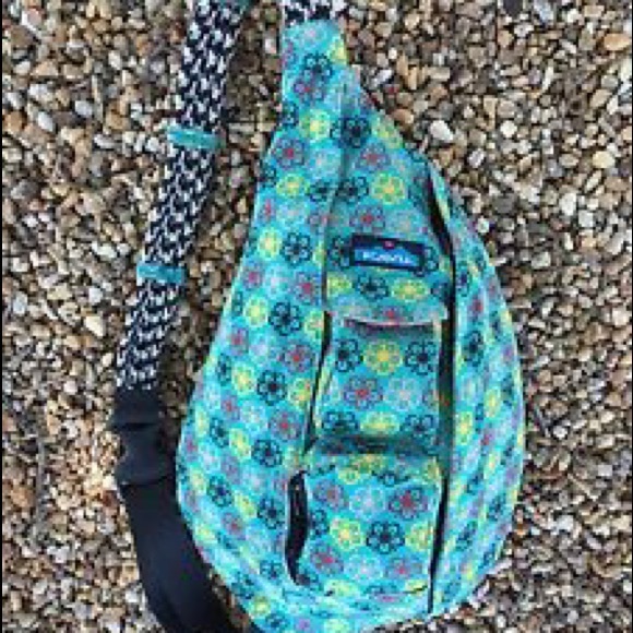 Handbags - ISO. This flower rope bag!