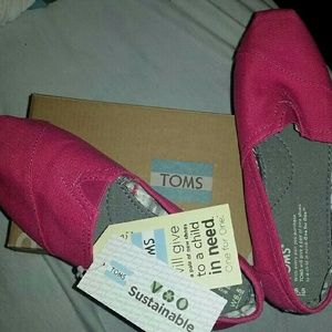 NWT hot pink TOMS sz. 6.5 make an offer!