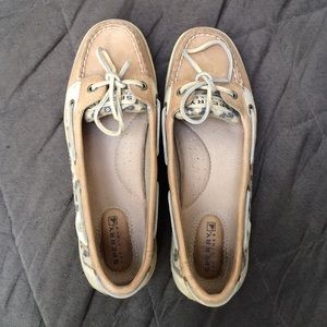 Sperry boat shoes!!