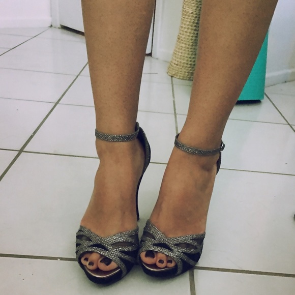 Heels - Picture 4 of 4