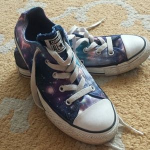 Youth size 2 Converse All Stars, Galaxy