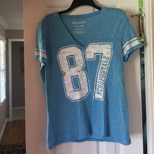 Size XL Aeropostale V-Neck Graphic Tee