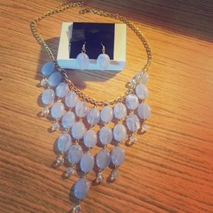 NEW Beautiful set of earrings and necklace