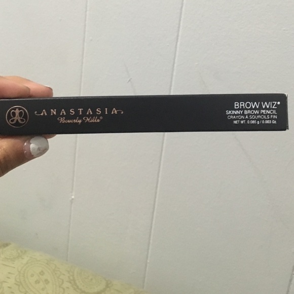 Anastasia Beverly Hills brow wiz