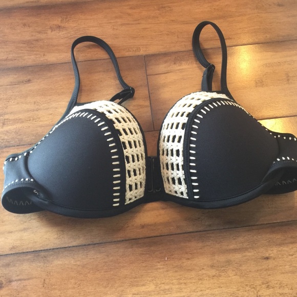 Victoria Secret Crochet Bikini Top 34D  NWOT