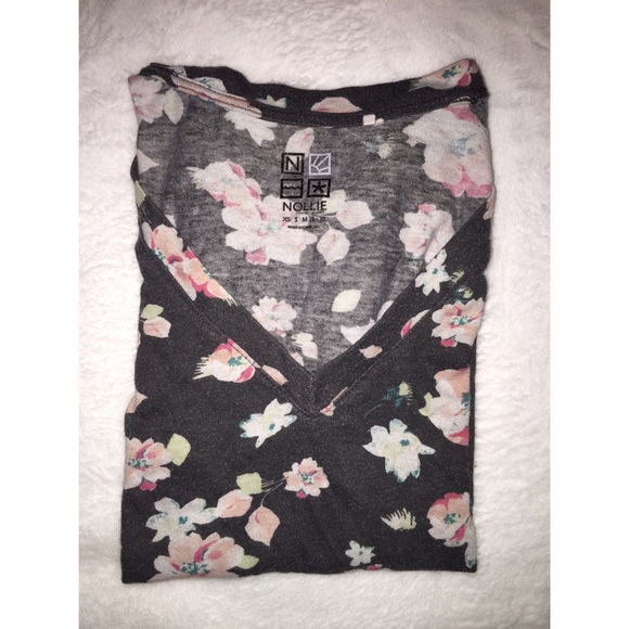 Cute floral v-neck t-shirt 💞✨