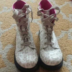 Youth Girls size 3 Gray Cheetah Combat Boots