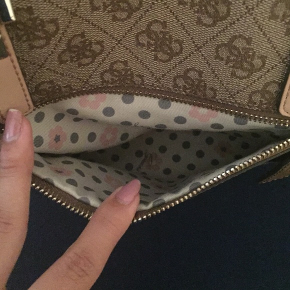 GUESS Purse - Picture 4 of 4