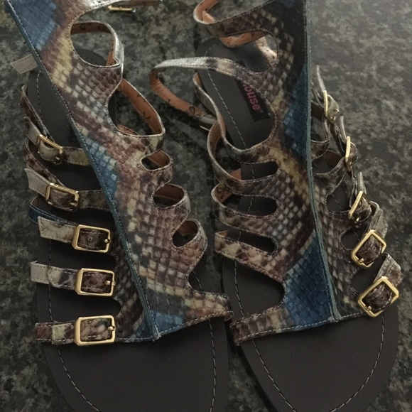 🐊🐯Dollhouse SOLD print gladiator sandals🐶🐻