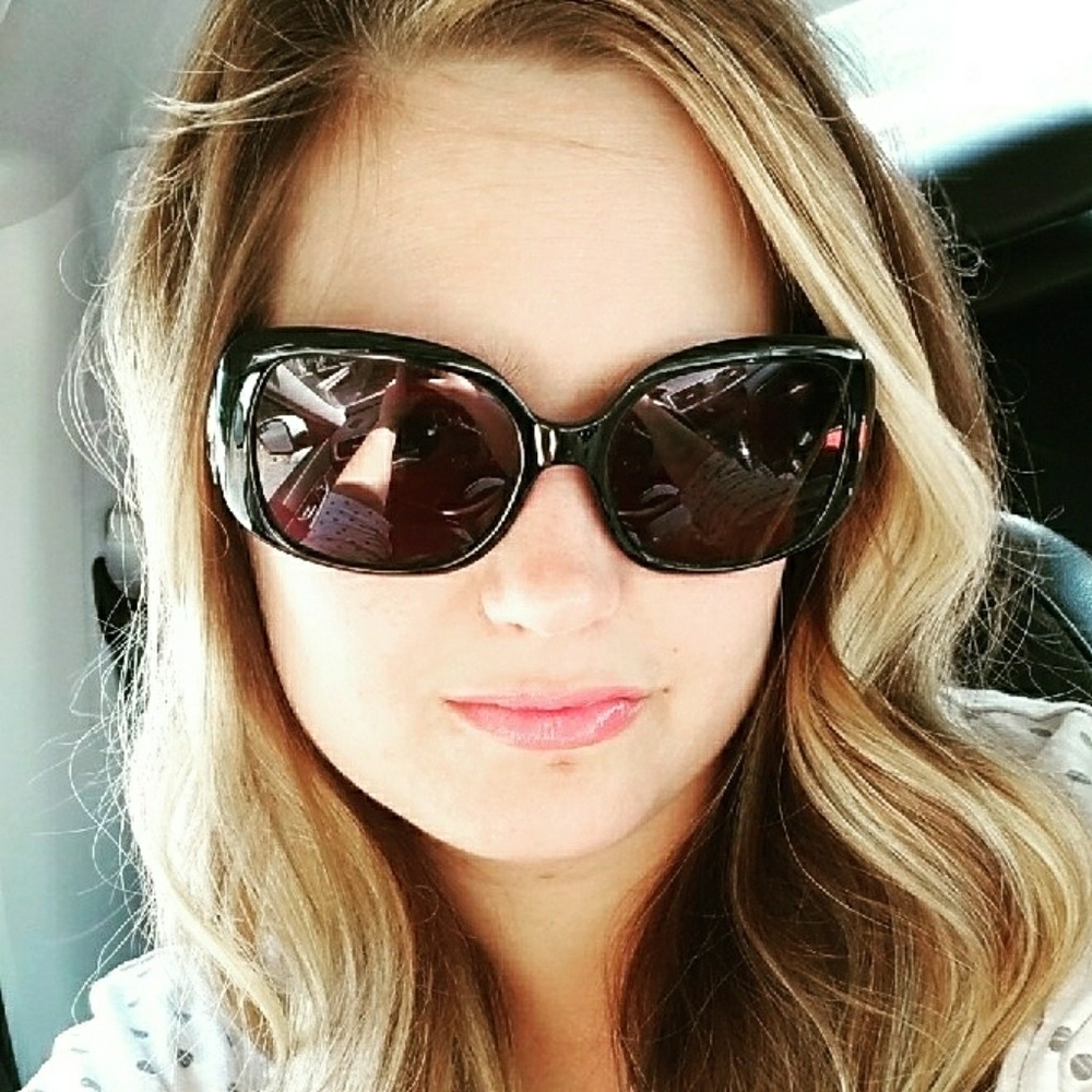 Meet your Posher, Whitney