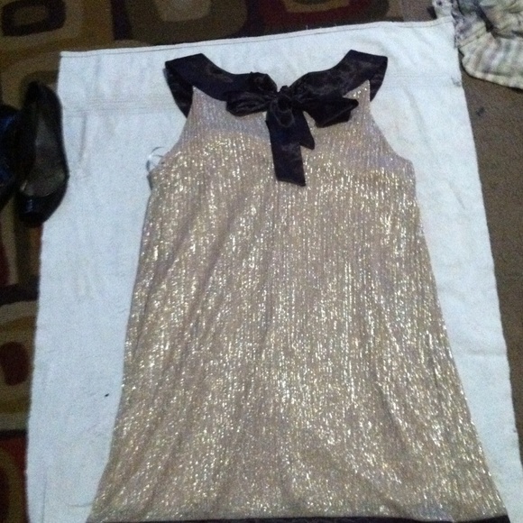 Gold glittery trapease dress . - Picture 3 of 4