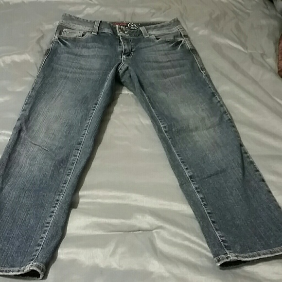 Capri pants