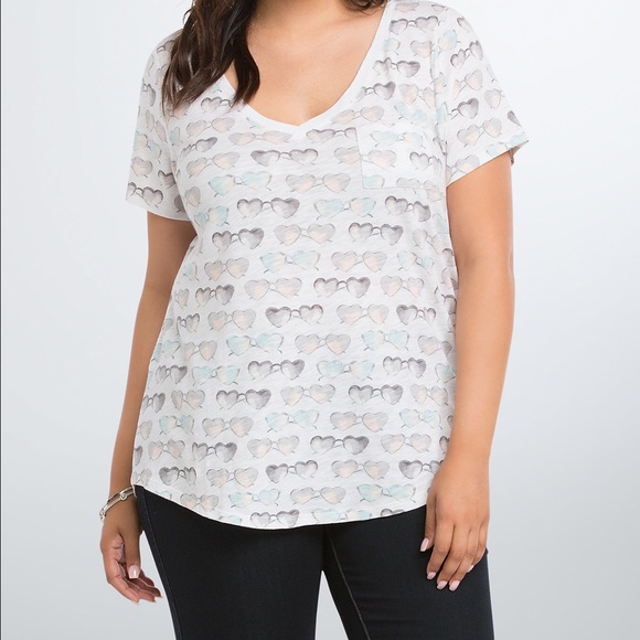 NWT Torrid Heart Sunnies Print Pocket Tee - Size 1