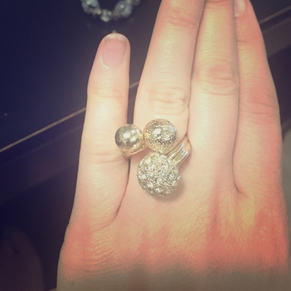 Fashion ring