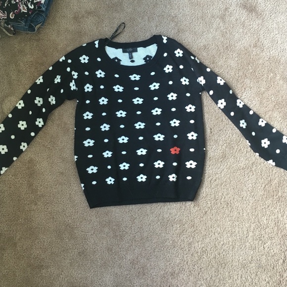 Nwot Jessica Simpson daisy sweater