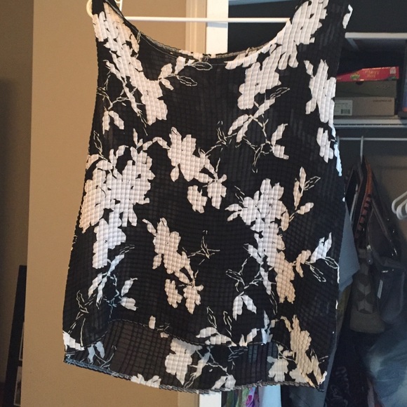 Black and white tangtop