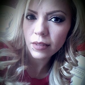 Meet your Posher, Adriana