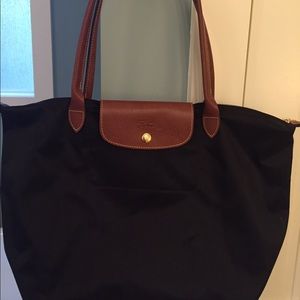 Longchamp Bags - Black Longchamp bag - medium Le Pliage Longchamp Bags - Black Longchamp bag - medium Le Pliage