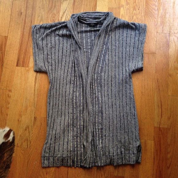 Short sleeved cardigan