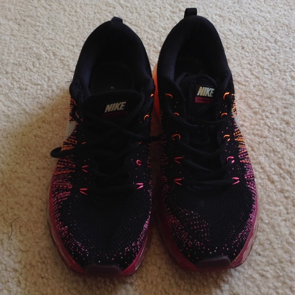 Nike Flyknits in size 9
