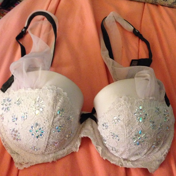 Victoria secret bling bra 32D
