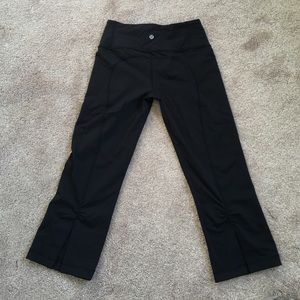--MAKE AN OFFER--Lululemon Crops