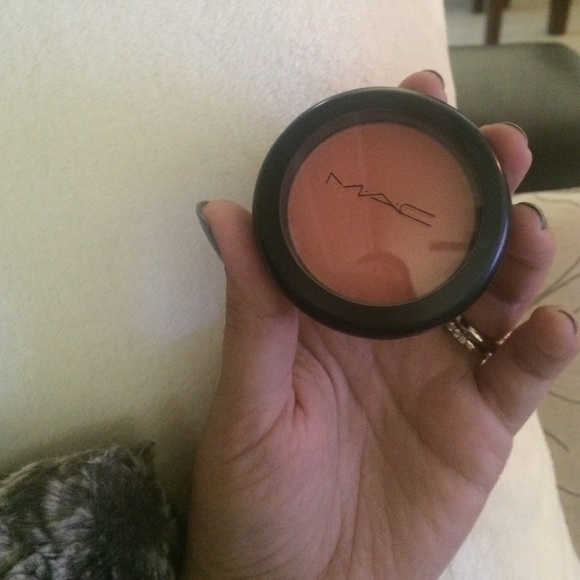 Authentic MAC Peaches Blush-gently used