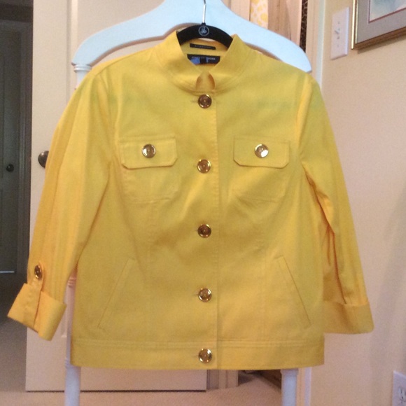 Super cute yellow jacket