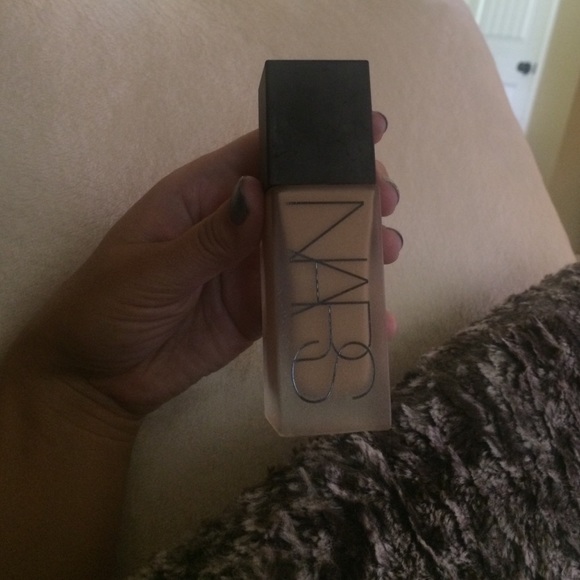 NARS All Day Luminous Foundation in Vallauris