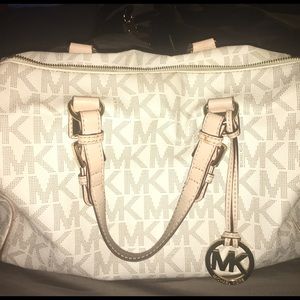 💯 Authentic Michael Kors Satchel