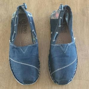 Bobs by Skechers blue size 6.5