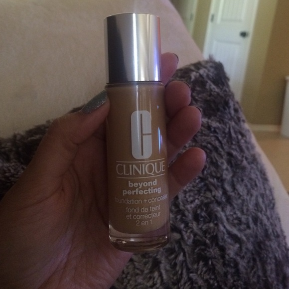 Clinique Beyond Perfecting Foundation in #8