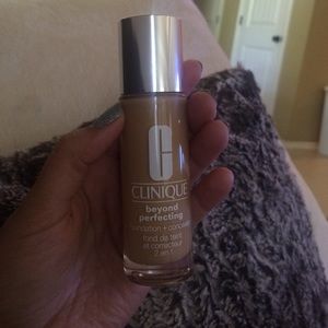 Clinique Beyond Perfecting Foundation in #8
