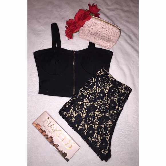 Cute black zippered crop top 💞✨