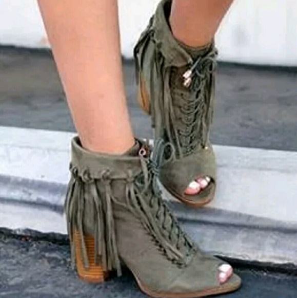 Srarlight Footwear Shoes - Size 9 🖤OLIVE Tassel Fringe Cuff Lace up bootie