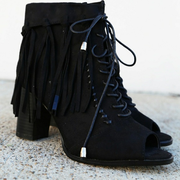 Size 9 ๐คOLIVE Tassel Fringe Cuff Lace up bootie - Picture 2 of 4