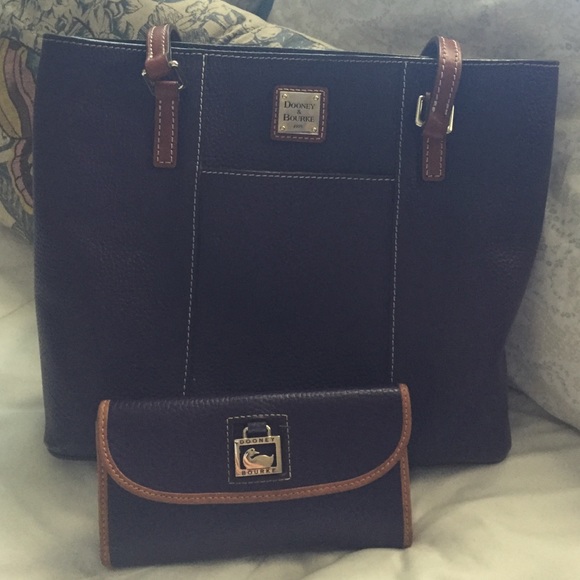 Dooney & Bourke - Picture 4 of 4