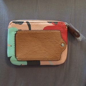 NWT Relic Avondale Zip Coin Light Floral Wallet