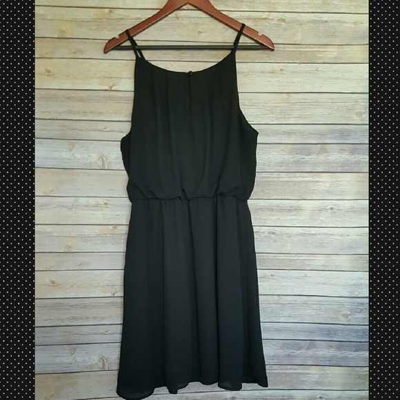 Classy black dress! - Picture 2 of 6