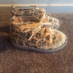 ✨ CARTERS ✨ faux fur leopard booties.