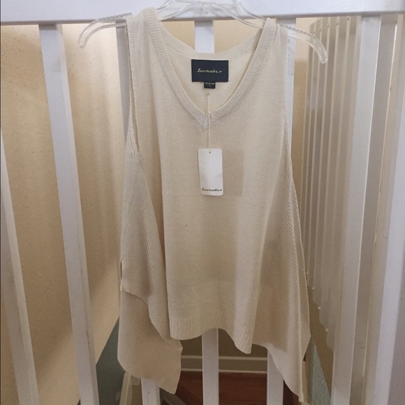 Adorable Beachy sleeveless sweater