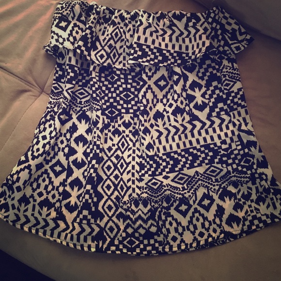Ruffle strapless top