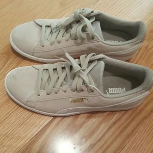Classic PUMA Like New light gray suede