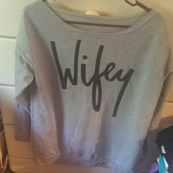 Tops - Sweatshirt like new wore once