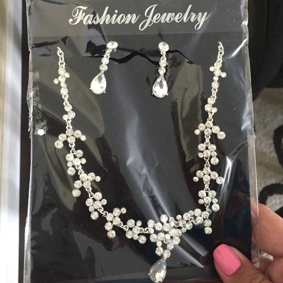Wedding accessories necklace and earring set