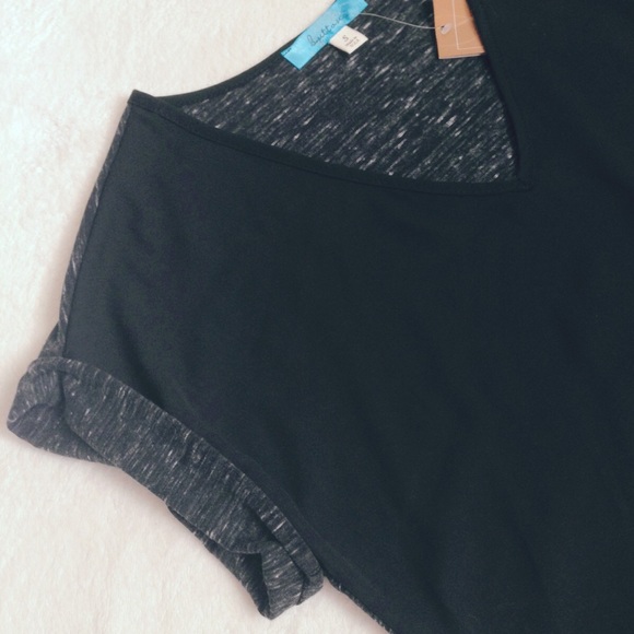 Francesca's Collections Tops - mixed media hi-lo top